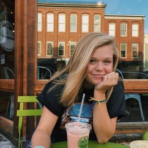 Meet your Posher, Katelyn